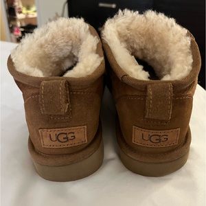 UGG Ultra Mini Sz 7